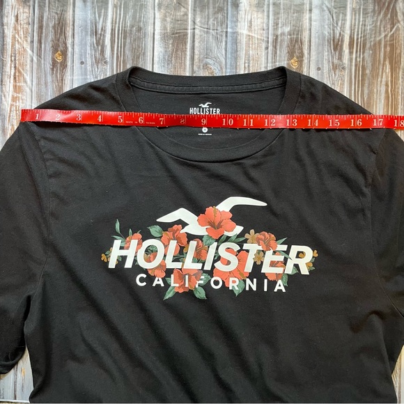 Hollister Curved Hem, Crew Neck Black with Floral Long Sleeve Tee, Men's Medium - Picture 7 of 10